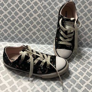 Girl's Low Top Converse Gym Shoes